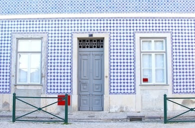 A expressão «estar à porta», 20 regionalismos de Portugal, o português a perder-se no Porto e o inglês a ganhar pelos dicionários