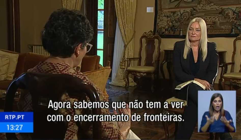 Uma conversa entre uma jornalista portuguesa <br> e uma ministra espanhola... em inglês!?