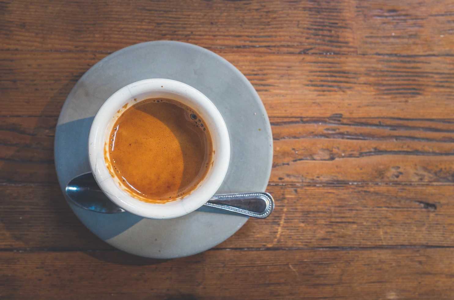Qual é a origem da palavra <i>café</i>?