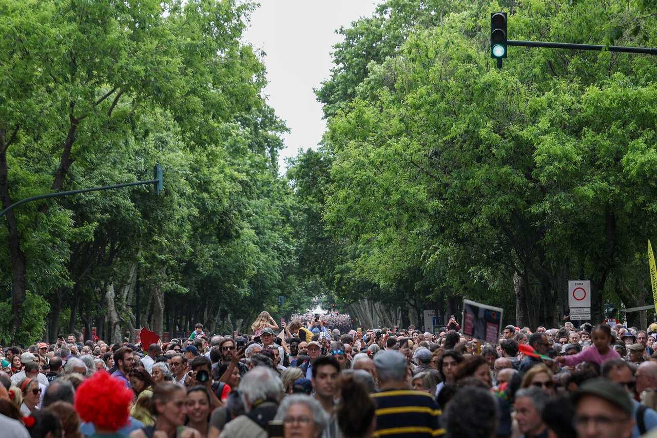 A língua portuguesa e o desfile<br>na Avenida da Liberdade