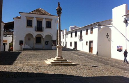 Gramáticos mortos: o pelourinho da crítica